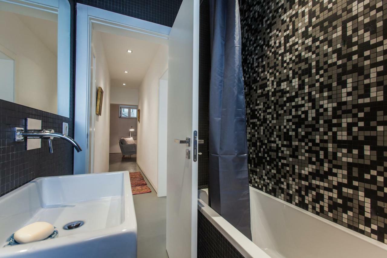 Renovated Apart With Private Courtyard, By Timecooler Lissabon Buitenkant foto